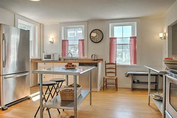 103 School St — Photo 3