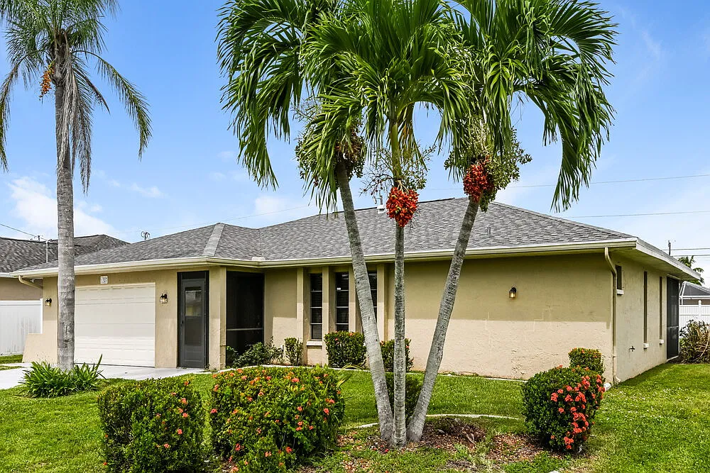 3 bed, 2.0 bath, 1954 sqft, $2,465 — Photo 3
