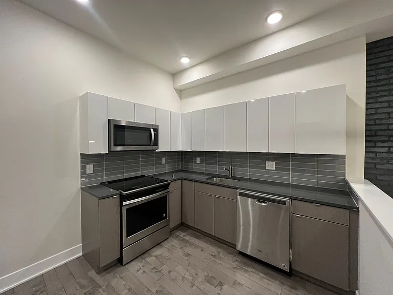 Brand New Luxury Apartments — Photo 21