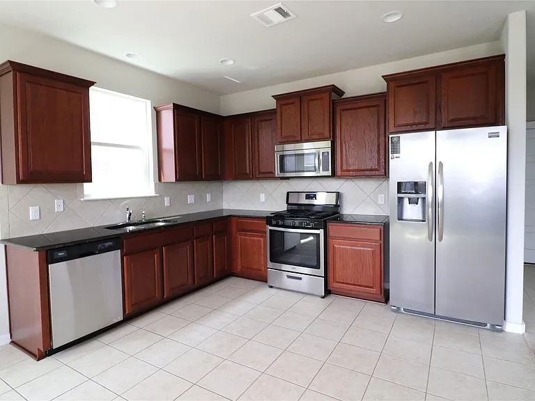 5301 Ingersoll Ln — Photo 6