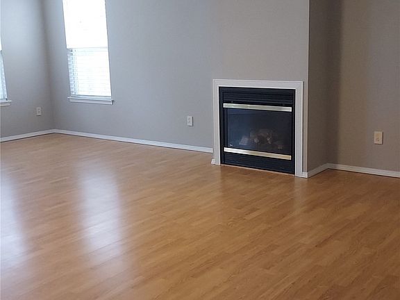 3rd image of 13316 122nd Avenue E