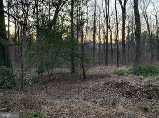 815 Walker Rd, Great Falls, VA 22066