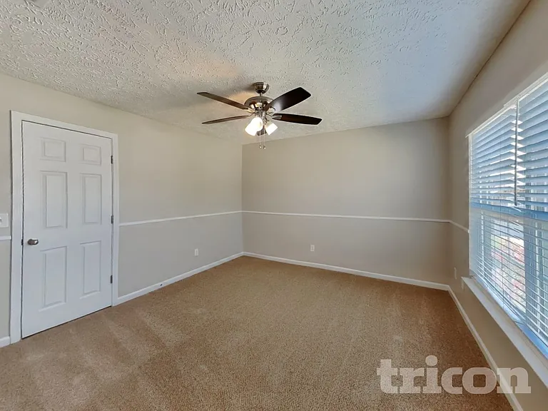 2037 Red Jacket Trce — Photo 12