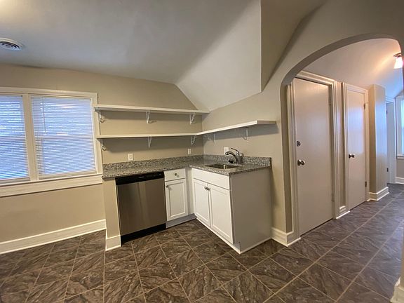 2nd image of 2231 S Kinnickinnic Ave APT A