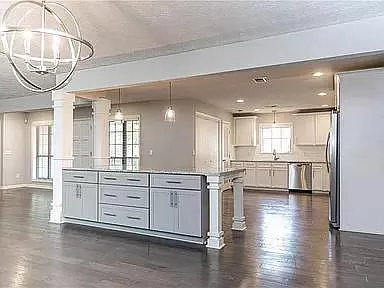 458 Woodstone West Dr — Photo 4