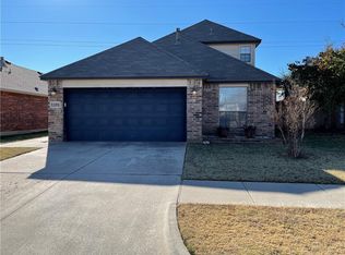 1102 SW 25th St, Moore, OK 73170