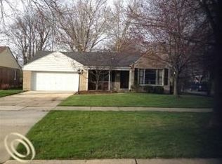 1830 Huntington Blvd, Grosse Pointe Woods, MI