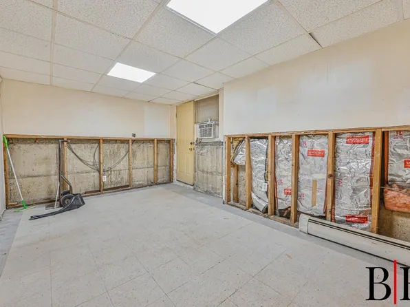 2076 East 63rd Street image 19 of 24