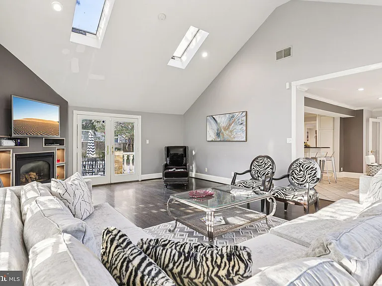 5301 Goldsboro Rd — Photo 20