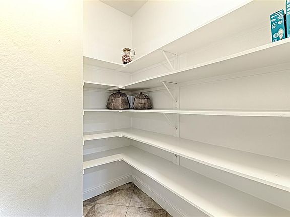 3rd image of 1005 Brook Hollow Dr