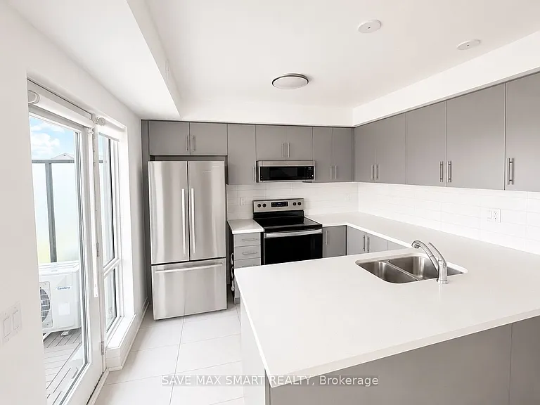 165 Veterans Dr #15 — Photo 9