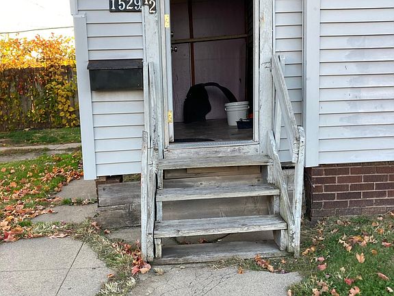 2nd image of 1529 W Indiana Ave Unit B