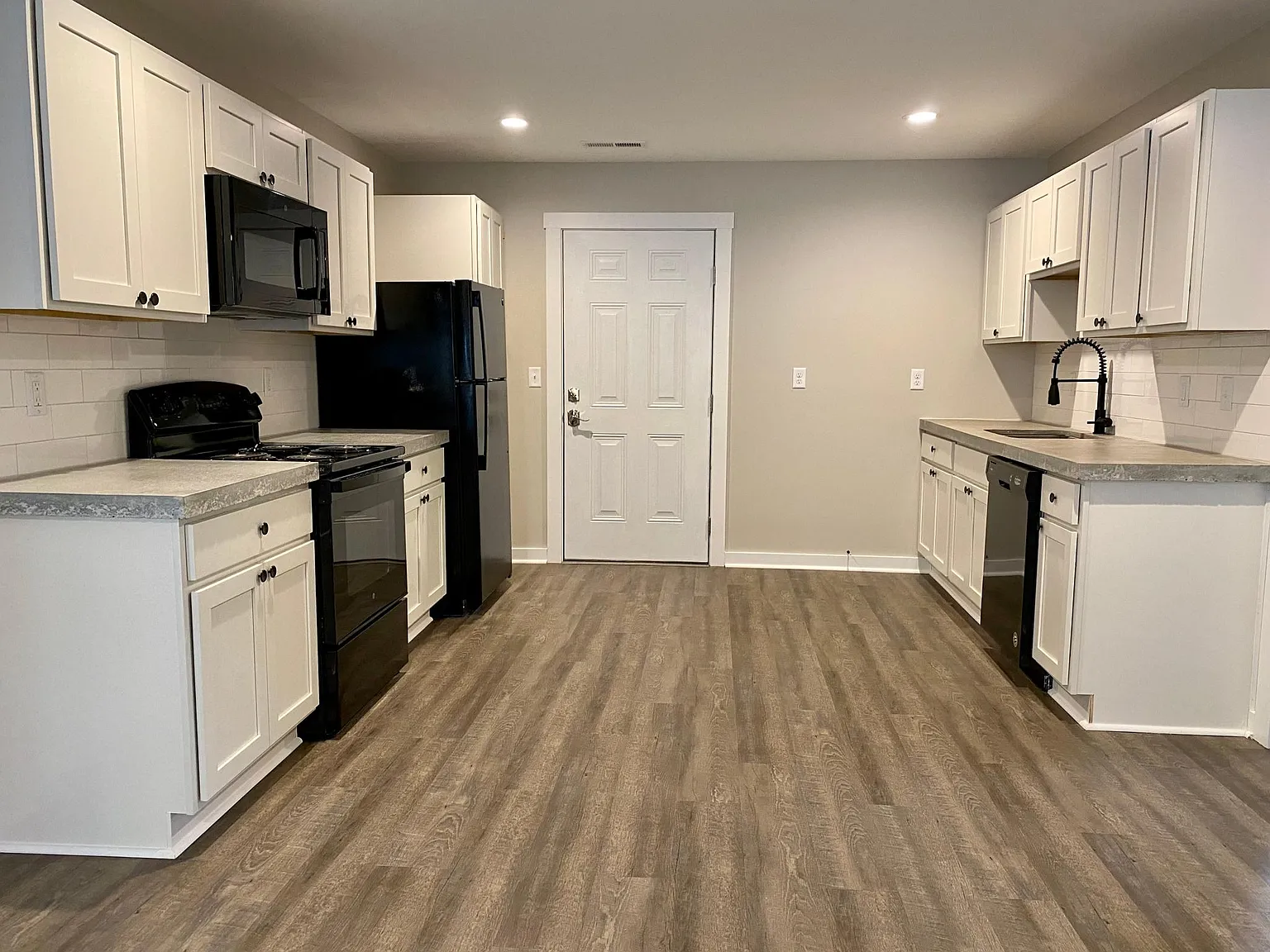 2 bed, 800 sqft, $1,800 — Photo 4