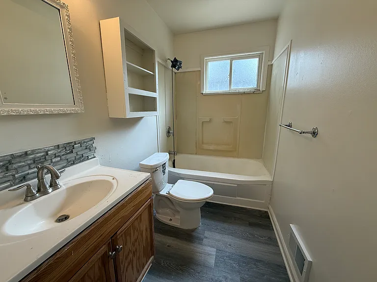 20748 Woodward St — Photo 10