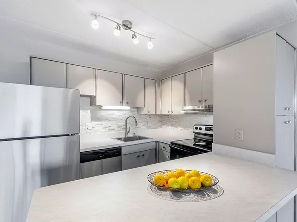 200 Swanton St APT 627, Winchester, MA 01890