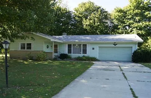 16 Henderson Dr photo 1