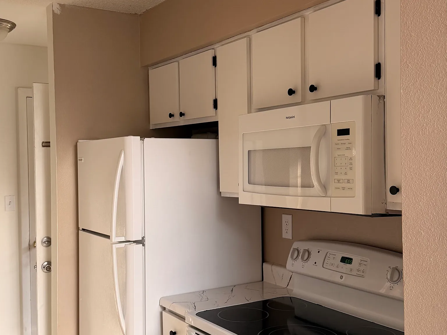 1 bed, 581 sqft, $1,300 — Photo 3