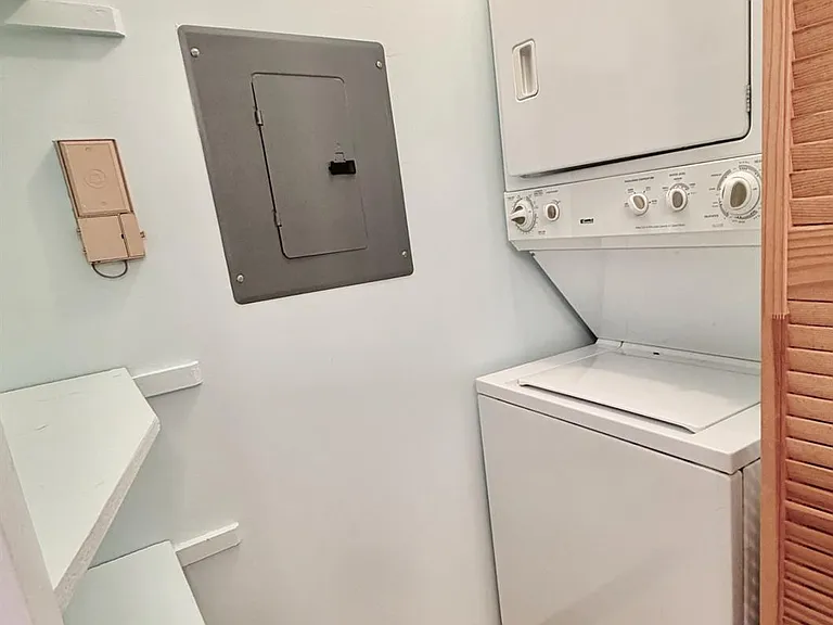 2310 Ravens Crest Dr — Photo 18