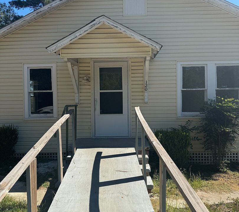 1st image of 120 N Lee Dr