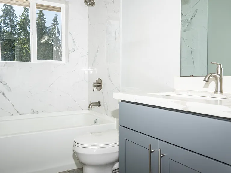 Main guest bathroom