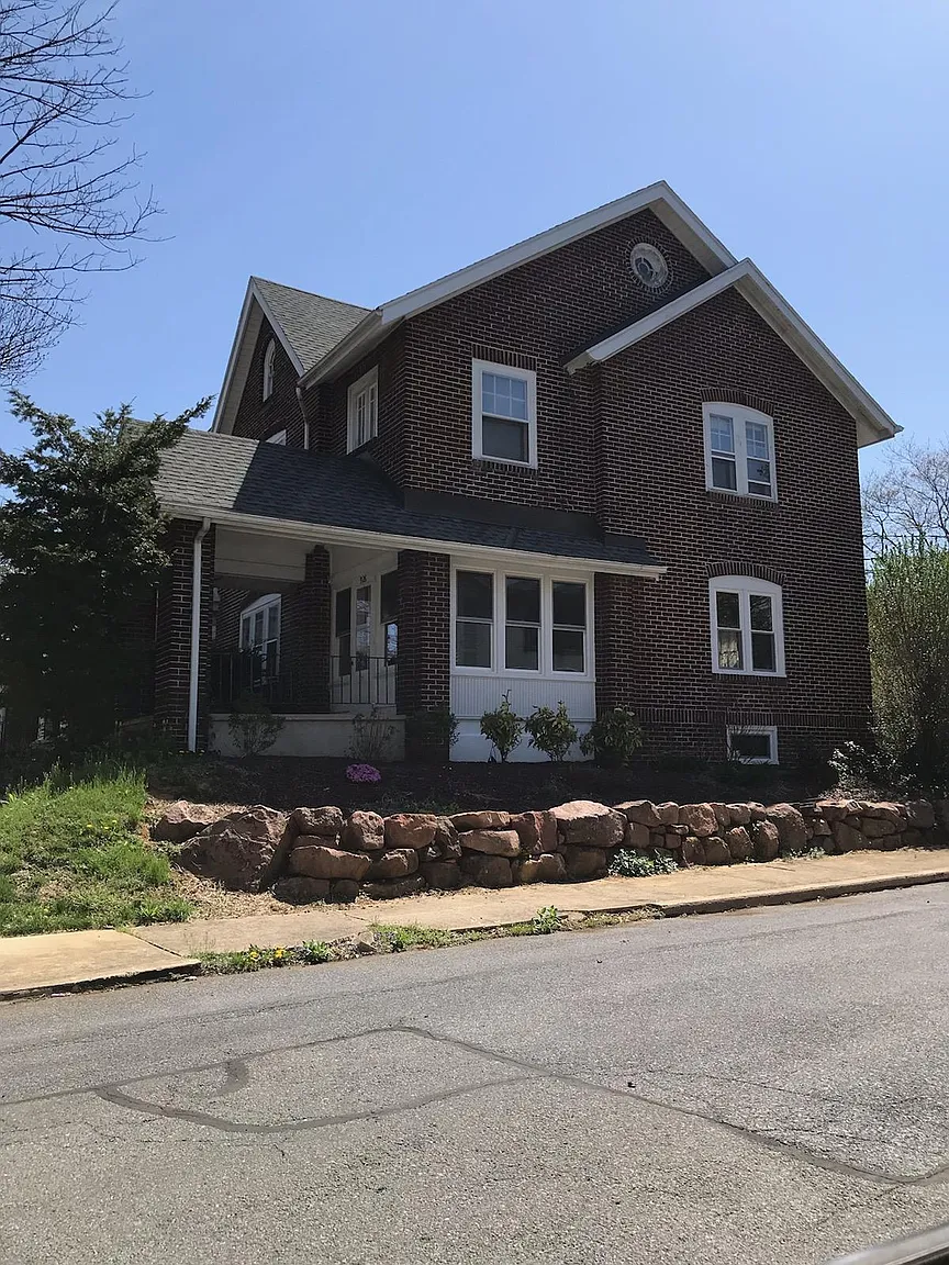 926 Franklin St photo 1