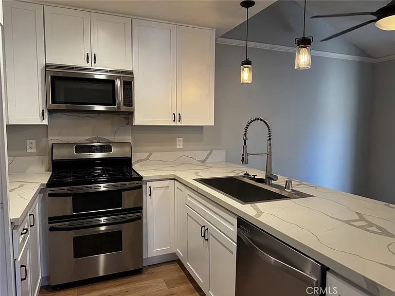 203 Teague Dr — Photo 3