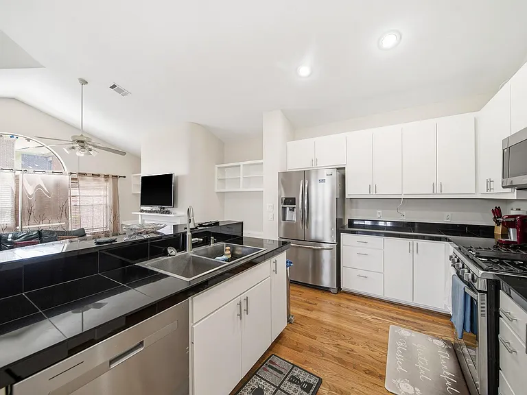 9802 Cynthia Ann Ct — Photo 12