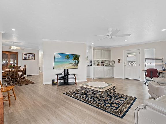 4th image of 808 53RD AVENUE E #18