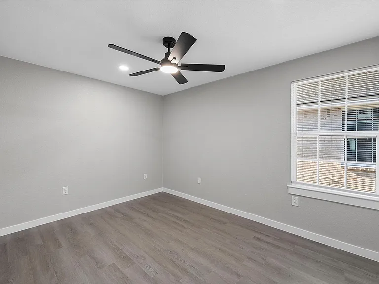 405 Hogan Ln #A & B — Photo 8