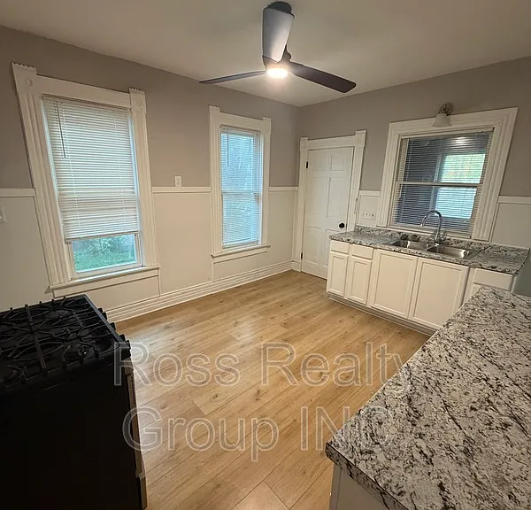 1121 Delence St #LOWER — Photo 4