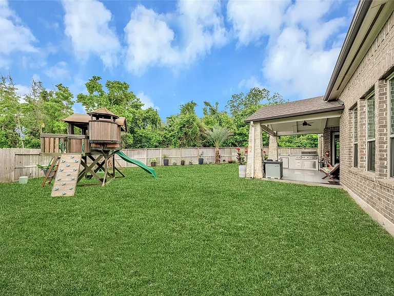 8826 Forest Side Dr — Photo 32