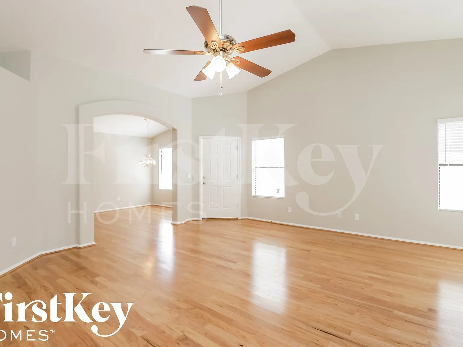 3 bed, 2.0 bath, 1567 sqft, $2,565 — Photo 2