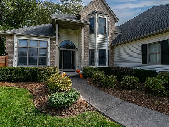 3rd image of 65 Barrington Cir