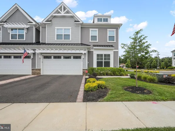 12 Baldwin Ct, Medford, NJ 08055