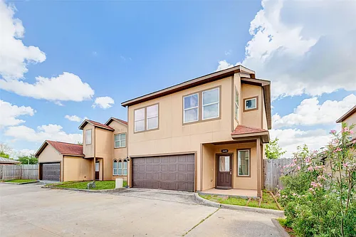 8605 Beviamo St Photo 1