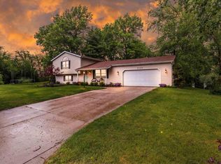21235 Clover Hill Ct, South Bend, IN 46614