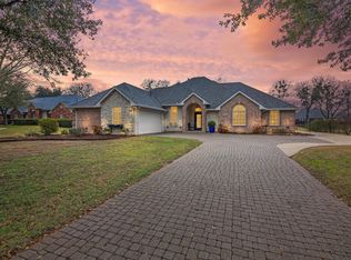 211 Brookbend Dr, Waxahachie, TX 75165