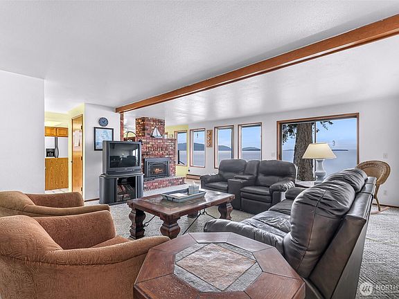 3rd image of 4877 Maple Lane