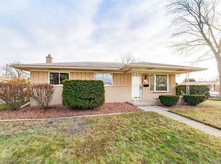 30326 Firwood Dr, Warren, MI 48088