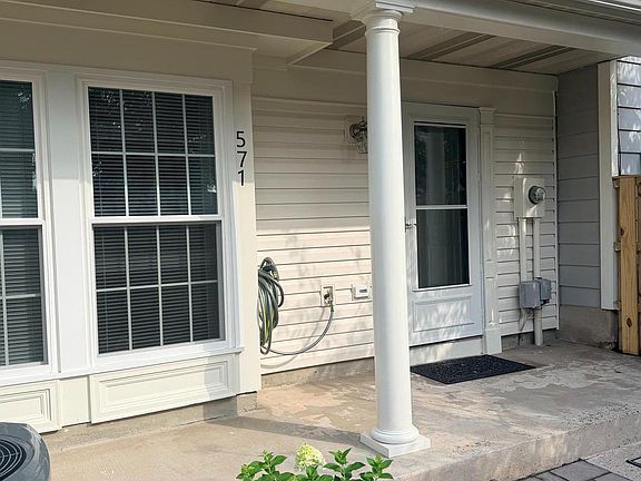 3rd image of 571 Boysenberry Ln