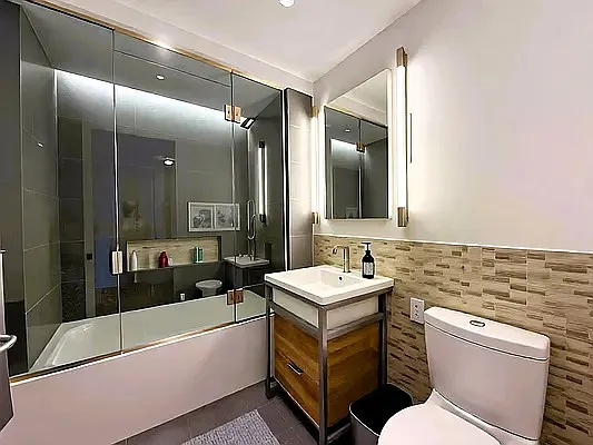 211 E 13th St #6D — Photo 5