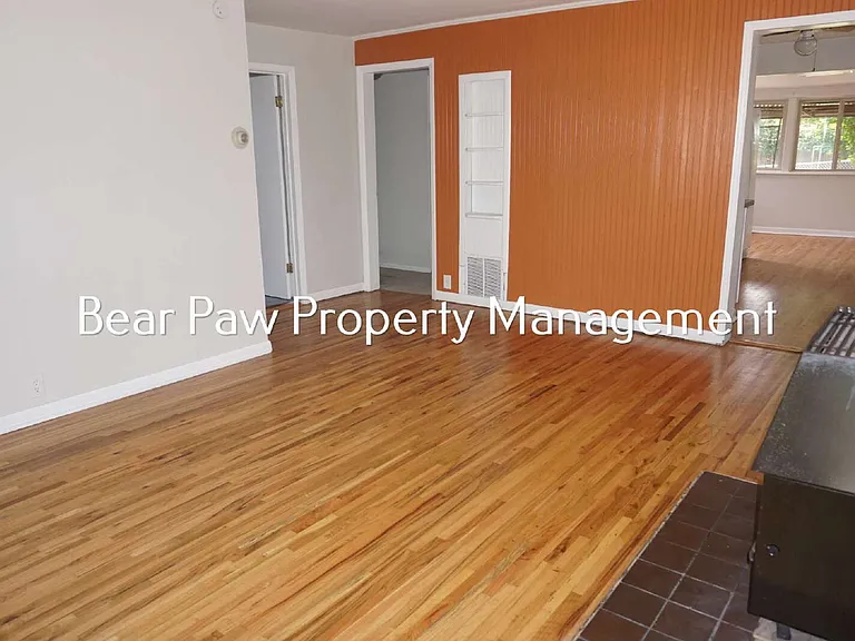 960 Loveland St #B — Photo 5