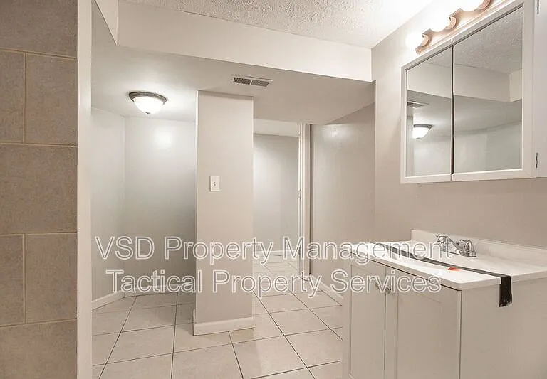2048 W 98th St #5 — Photo 7