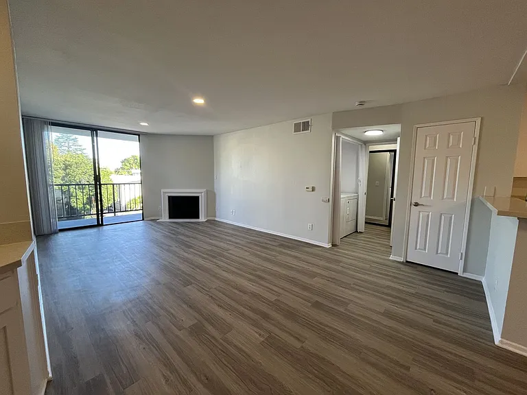 5235 Kester Ave — Photo 45