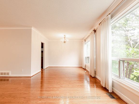 5th image of 37 Millburn Dr