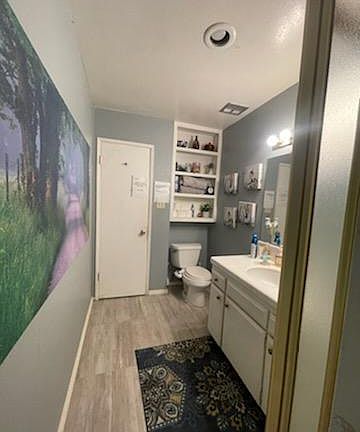 2nd image of 5435 Babcock Ave #1