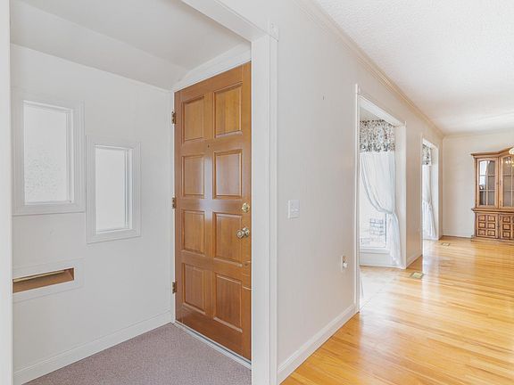 2nd image of 175 Glacier Cir
