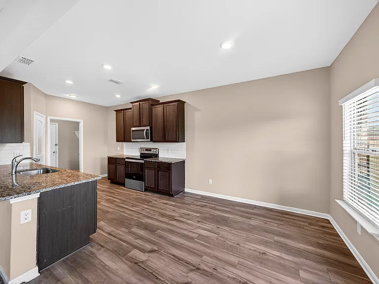 311 Foster Ln — Photo 7