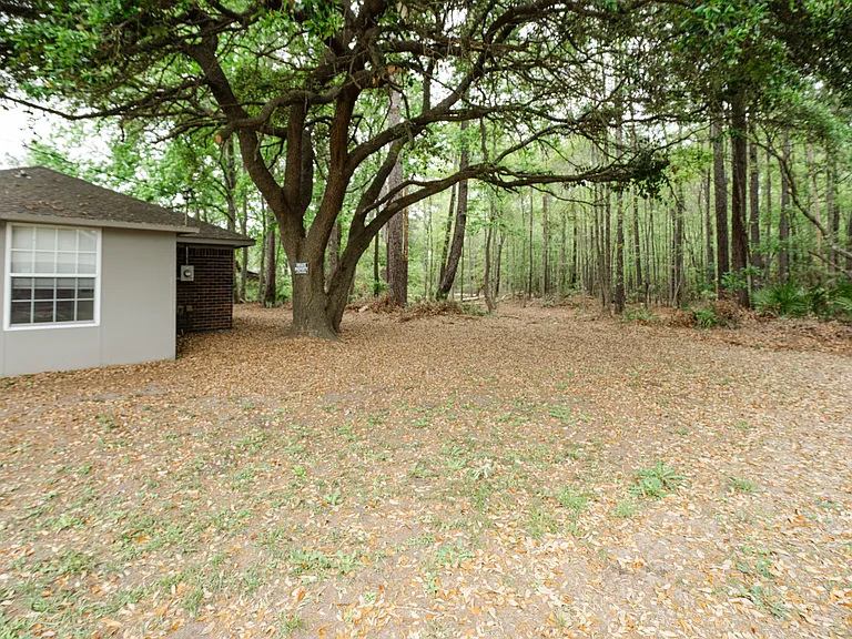 65 Angie St — Photo 17