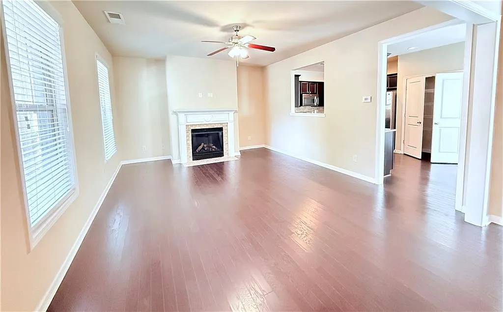 3 bed, 2.5 bath, 2162 sqft, $2,700 — Photo 2